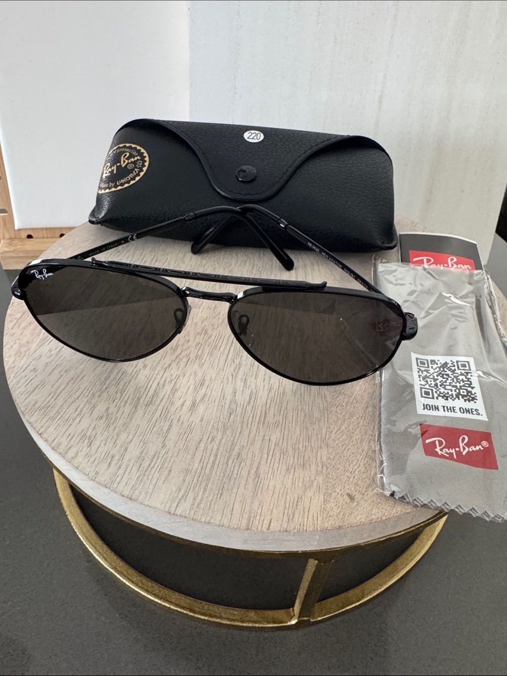 Ray-Ban Unisex NWOT Black Metal New Aviator Sunglasses with Dark Lenses RB3625